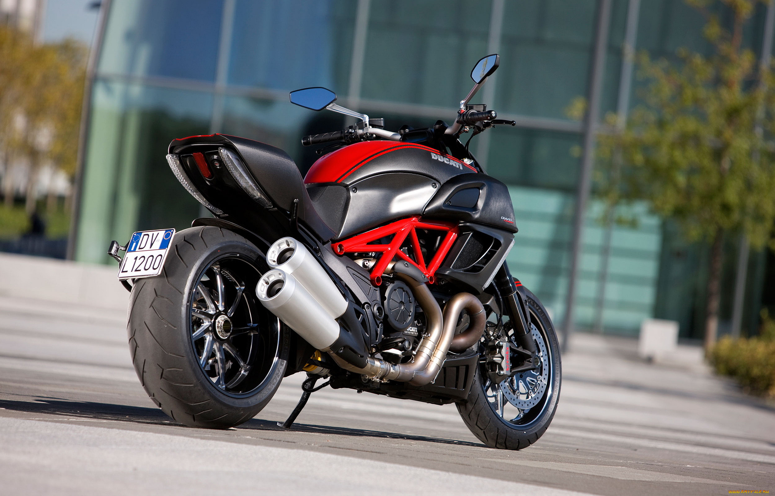 Ducati Diavel электромотоцикл